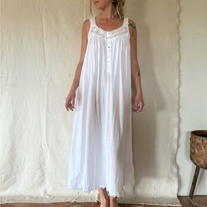 Eileen West Queen Anne’s Lace nightgown